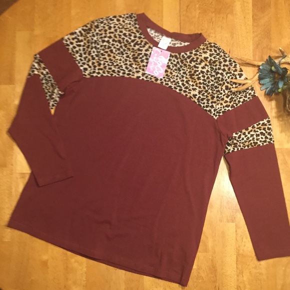sunshine and rodeos Tops - ⭐️BNWT Sunshine and Rodeos boutique top